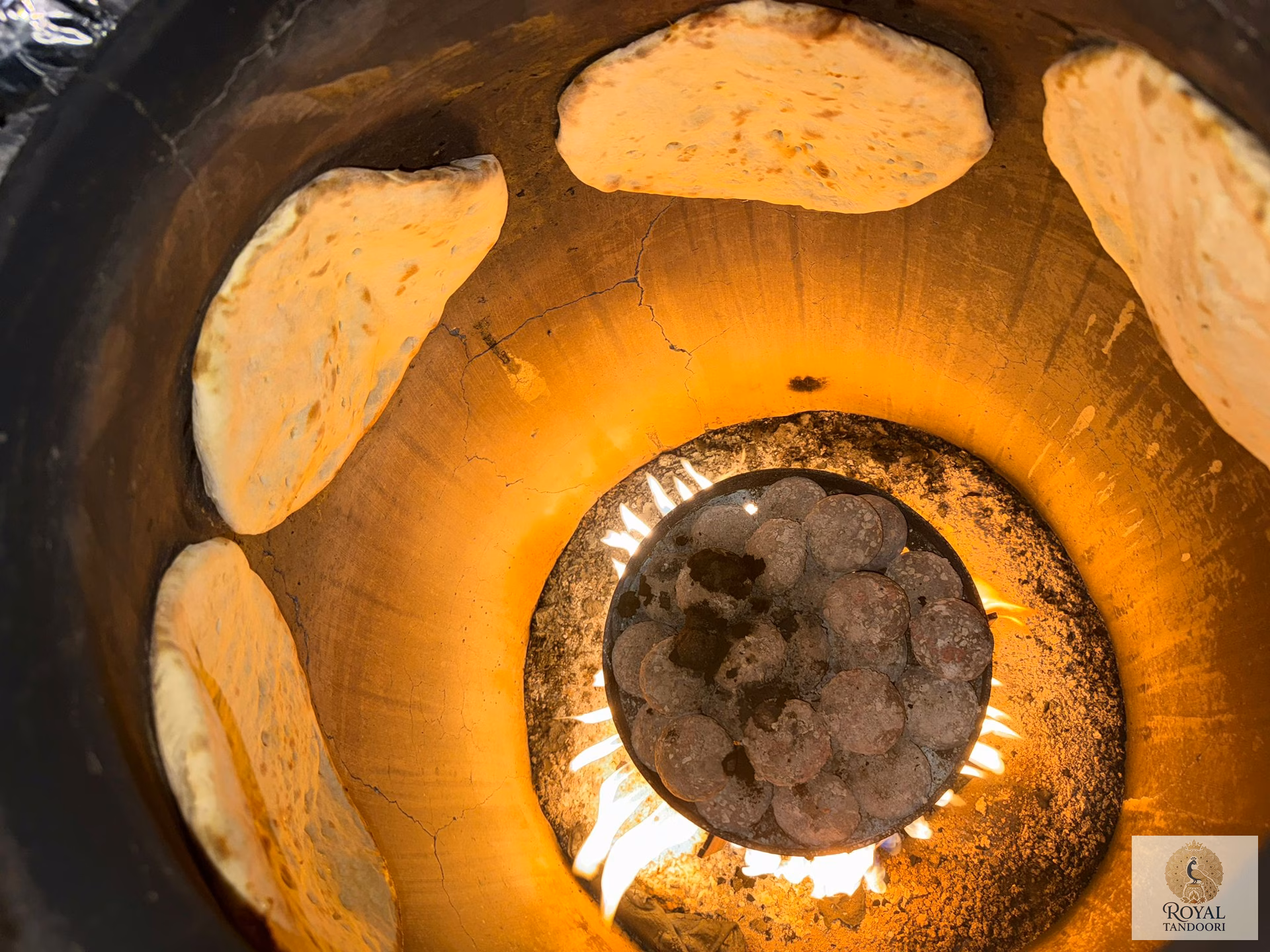 Carta del restaurante indio Royal Tandoori 4 Naan hecho en horno tandoor | Royal Tandoori Ponferrada