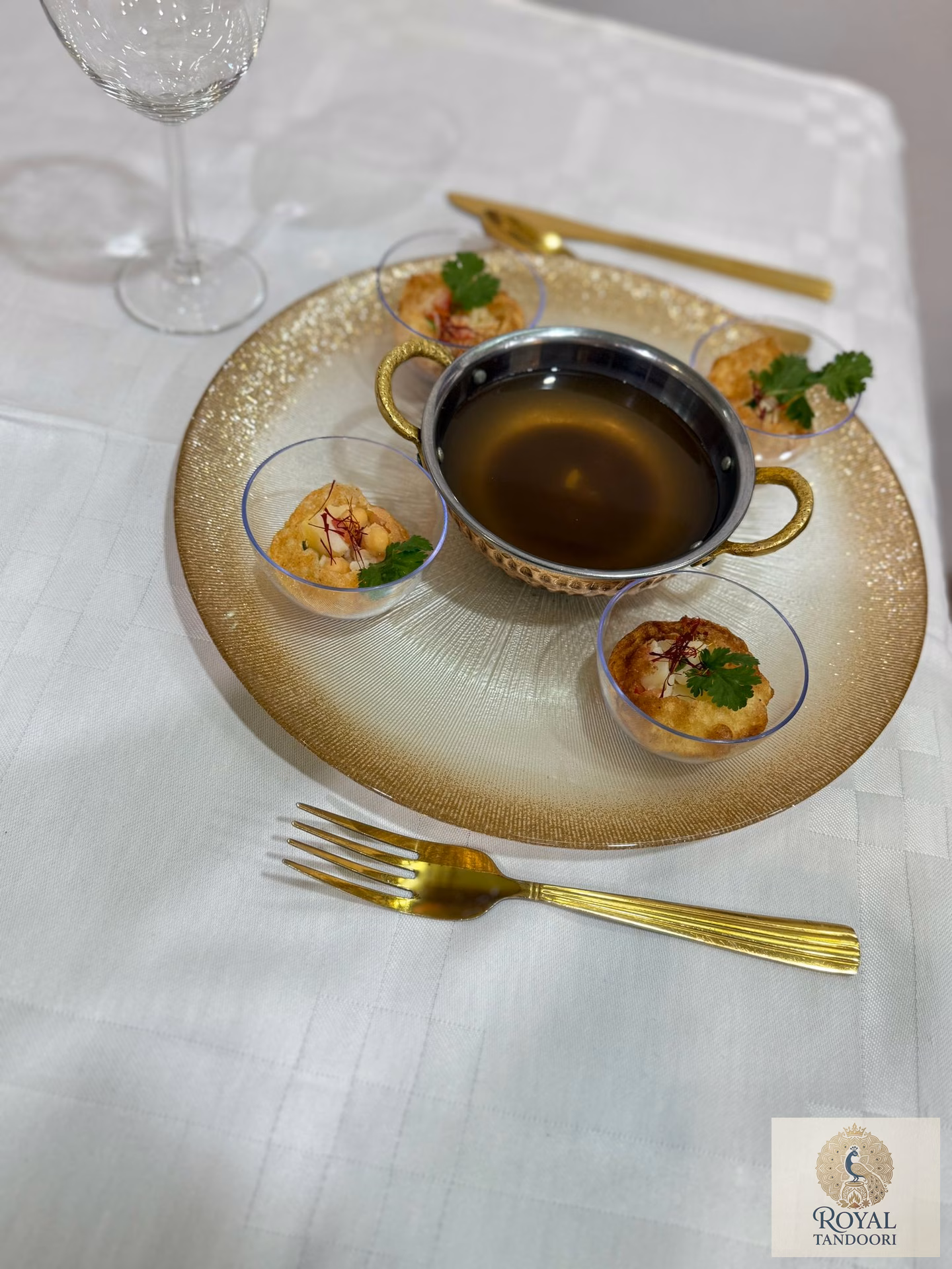 Pani puri indio con presentación gourmet en Royal Tandoori, Ponferrada