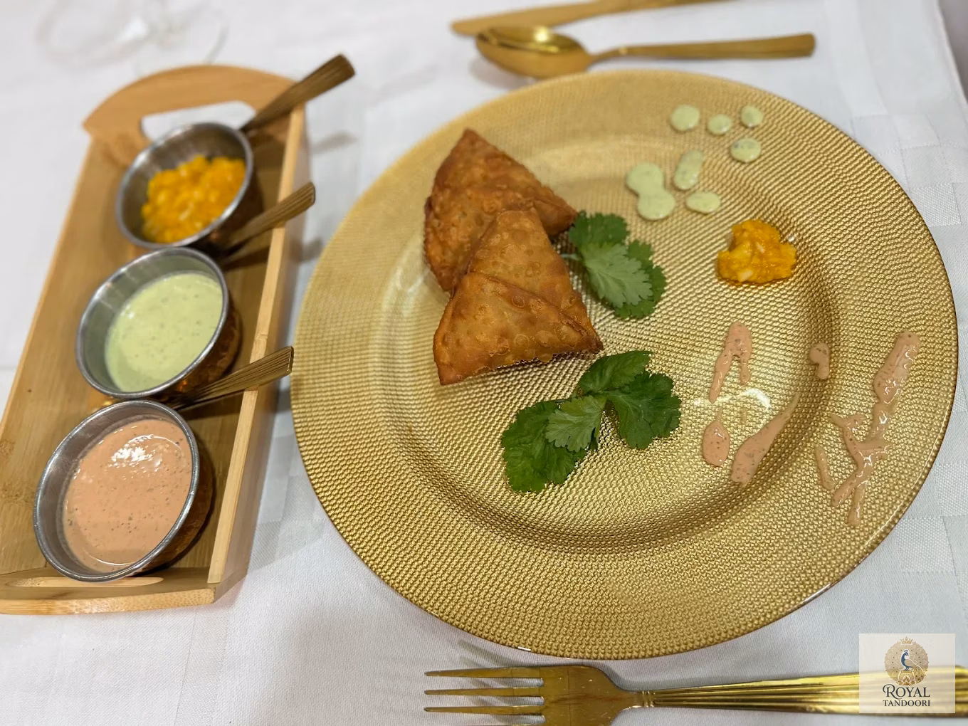Samosa india con presentación gourmet en Royal Tandoori, Ponferrada